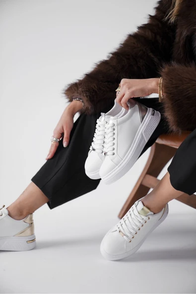 Vega Gümüş Detaylı Beyaz Kadın Spor Ayakkabı ürün görseli 1