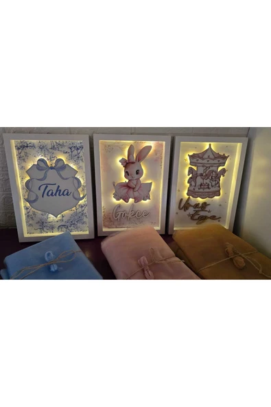 s'he design 30x40 BÜYÜK BOY LEDLİ AHŞAP OBJELİ KAPI SÜSÜ / BEBEK İSMİNE ÖZEL HASTANE DOĞUM ODASI KAPI SÜSÜ - Resim 2