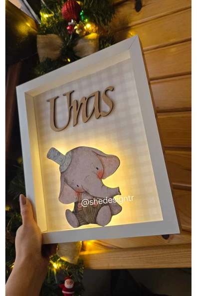 s'he design Bebek Ismine Özel Hazirlanan Ledli Ahşap Pano Hastane Odasi Kapi Süsü 25X35CM ürün görseli