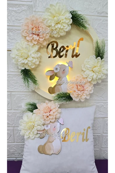 s'he design Bebek İsmine Özel Hazırlanan Çiçekli Tavşanlı Kapı Süsü Ve Takı Yastığı - Resim 2