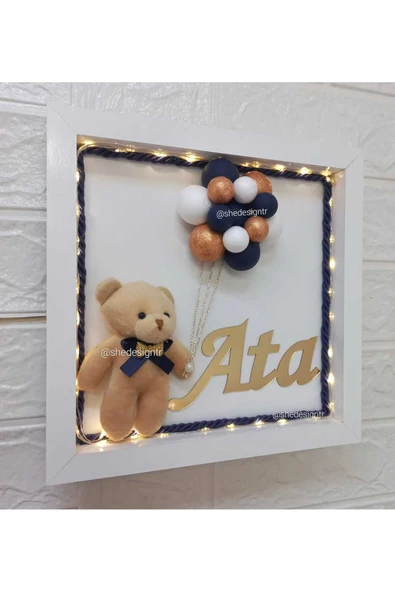 s'he design BEBEK İSMİNE ÖZEL HAZIRLANA LEDLİ AHŞAP PANO KAPI SÜSÜ ürün görseli