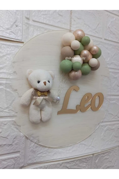 s'he design İsme Özel Şeffaf Pleksi Kapı Süsü – Erkek & Kız Bebek İçin Özel Tasarım Ayıcık ve top Figürlü Beyaz ürün görseli