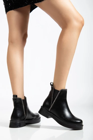 02-02 Siyah Kırışık Rugan Taş Aksesuarlı Lastikli Günlük Kadın Bot