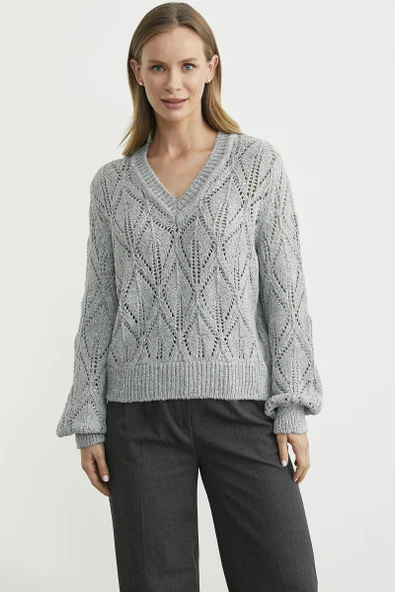 Delikli V Yaka Pullu Triko Kazak - Gri - Resim 2