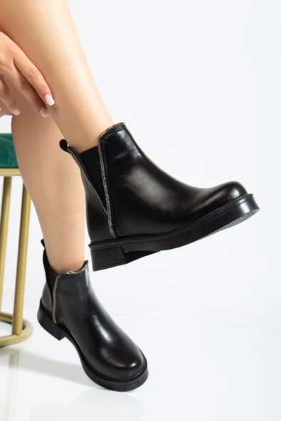 02-02 Siyah Kırışık Rugan Taş Aksesuarlı Lastikli Günlük Kadın Bot - 2