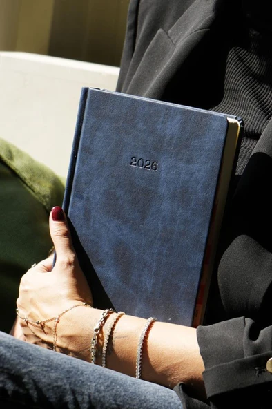 Victoria's Journals Business 2026 Günlük Ajanda 17x24cm Sert Kapak Ivory 80gr. Ayraçlı Lacivert - Resim 2