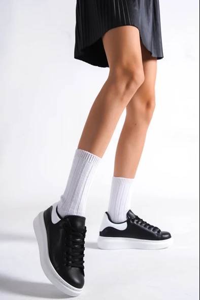 Arimas Beyaz Detaylı Siyah Spor Ayakkabı