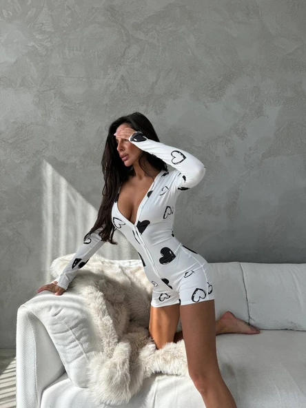 Kadın Dijital Baskılı Kumaş Düğme Detaylı Mini Tulum ürün görseli 1