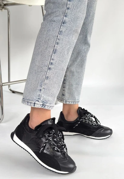 Ranu Siyah Cilt Paraşüt Detaylı Bağcıklı Spor Ayakkabı ürün görseli