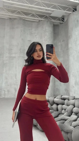 Kadın Uzun Kollu Pencere Detay Göğüs Dekolteli Bluz Ve Bol Paça Pantolon Ikili Takim ürün görseli