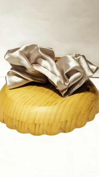 Monalisa Home Gösterişli Parlak Açık Gri Renk Büyük Esnek  Lastik Toka ürün görseli