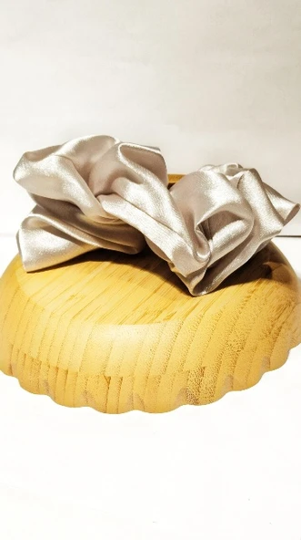 Monalisa Home Gösterişli Parlak Açık Krem Renk Büyük Esnek  Lastik Toka ürün görseli 1