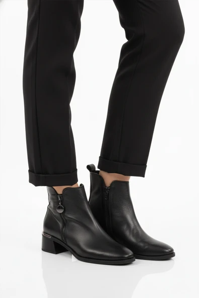 Aspor Siyah Hakiki Deri Polarlı Fermuarlı Kadın Topuklu Bot ürün görseli