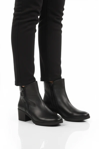 Aspor Siyah Hakiki Deri Fermuarlı Polarlı Kadın Topuklu Bot ürün görseli