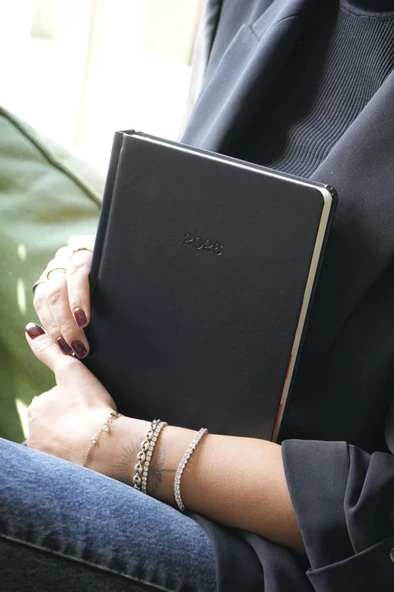 Victoria's Journals Business 2026 Günlük Ajanda 17x24cm Sert Kapak Ivory 80gr. Ayraçlı Siyah - Resim 2