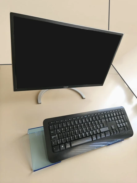 Klavye Standı Sehpası Klavye Yükseltici Pleksiglass 3 mm Şeffaf Açık Mavi Özel Renk.. - 4