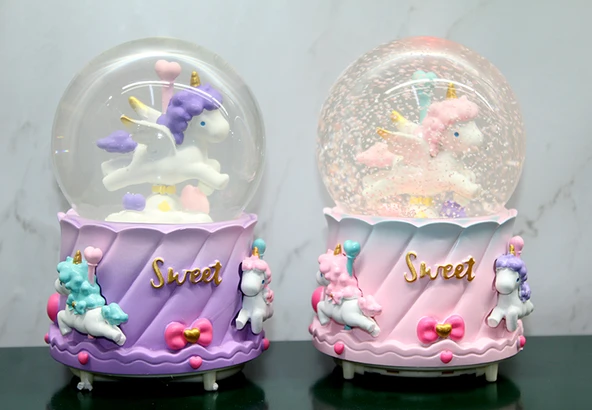 Unicorn İçi Dönmeli Püskürtmeli Işıklı Müzikli Kar Küresi Büyük Boy ürün görseli 1