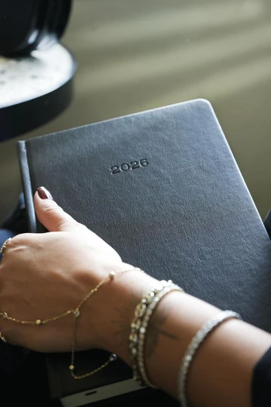 Victoria's Journals Business 2026 Günlük Ajanda 17x24cm Sert Kapak Ivory 80gr. Ayraçlı Siyah - Resim 3