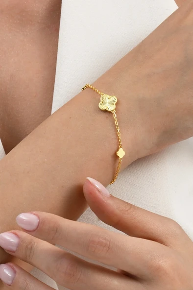 925 ayar gümüş altın yaldızlı lazer işlemeli sonsuz şans yonca bileklik SGTL13064GOLD ürün görseli