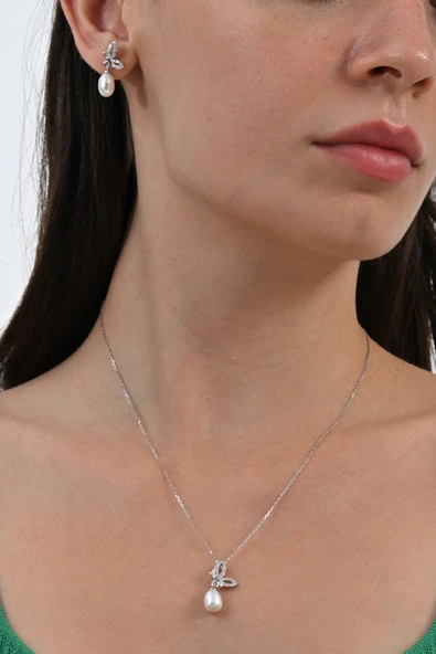 Gümüş rodyumlu zirkon taşlı kelebek modeli kolye ve küpeden oluşan ikili sallantılı incili set  SGTL13036RODAJ ürün görseli
