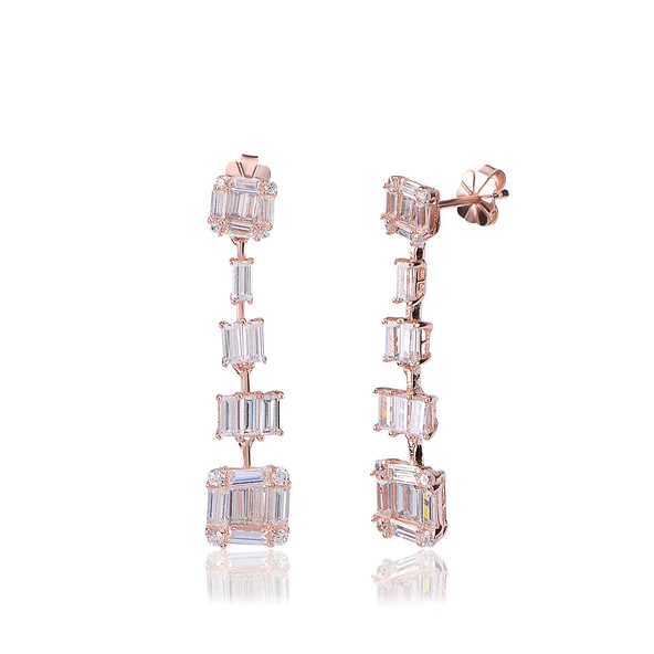 Altın Kaplamalı Sallantılı Baget Taşlı Gümüş Küpeler, en fazla tercih edilenler listesinde! Jwlera.com a tıkla uygun fiyatları kaçırma!