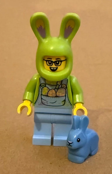 Orjinal Lego Minifigür Easter Egg Hunt Fan with Blue Rabbit ürün görseli 1