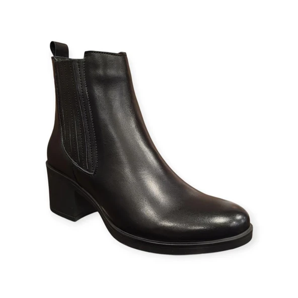 VENÜS 25021503K TOPUKLU KLASİK DERİ KADIN BOT ürün görseli