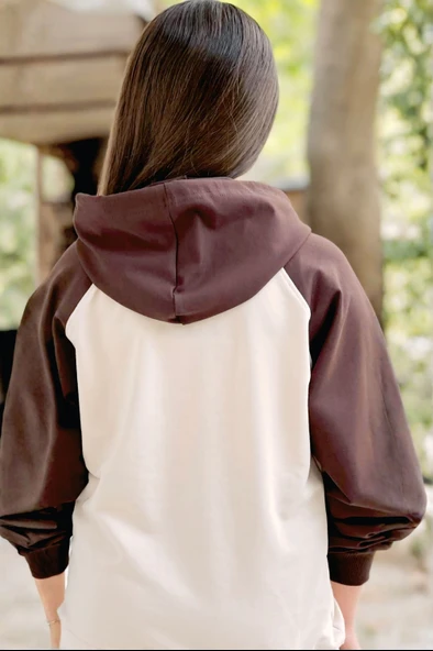 Yazı Desenli Kapşonlu Kahverengi Renk Kız Çocuk Takım - Resim 2