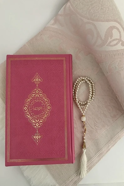 Pembe Termo Deri Kuran-ı Kerim Orta Boy( 16x24 Cm) ,seccade, Inci Tesbih Set. ürün görseli