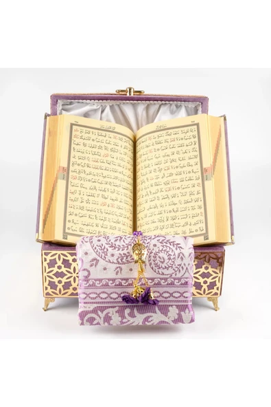 Desenli Kutu Çeyizlik, Seccade + Tesbih + Kuran Hediye Seti (Çanta Boy, Kadife, Lila, Elif-Vav) - Resim 4