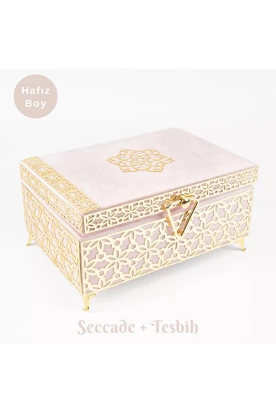 Desenli Kutu Çeyizlik, Seccade + Tesbih + Kuran Hediye Seti (Hafız Boy, P.Pembe, Elif-Vav) ürün görseli