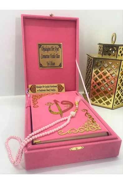 Isimli Kadife Kuranı Kerim Karşılıklı Mealli Kutulu Orta Boy (16X24) (PEMBE) Tesbih, Ayraç Seti ürün görseli