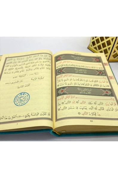 Isimli Kadife Kuran­ı Kerim Hayrat Neşriyat Orta Boy (16X24)(TURKUAZ) Namaz Örtü Seti - Resim 3