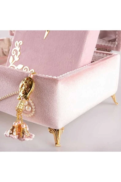 Desenli Kutu Çeyizlik, Seccade + Tesbih + Kuran Hediye Seti (Orta Boy, Kadife, P.Pembe, Elif-Vav) - Resim 4