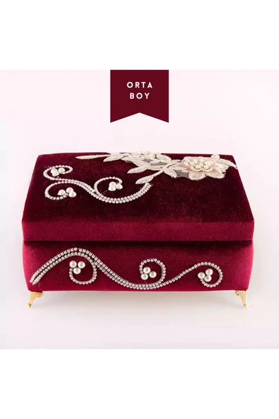 Desenli Kutu Çeyizlik, Seccade + Tesbih + Kuran Hediye Seti (Orta Boy, Kadife, Bordo, Elif-Vav) ürün görseli