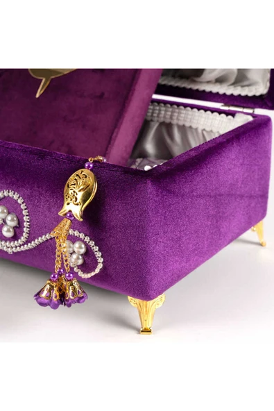 Desenli Kutu Çeyizlik, Seccade + Tesbih + Kuran Hediye Seti (Orta Boy, Kadife, Mor, Elif-Vav) - Resim 4