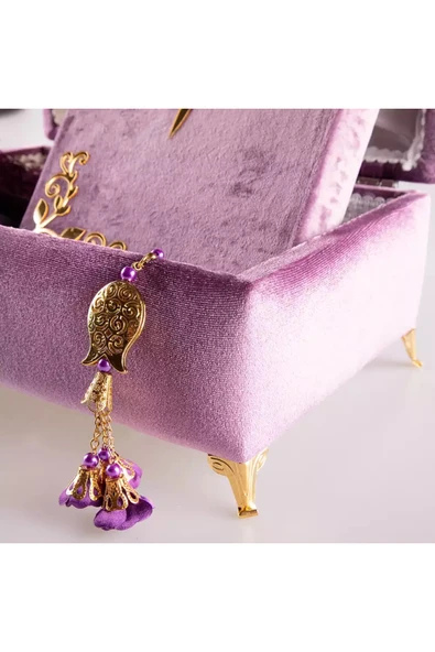 Çizgili Kutu Çeyizlik, Şal + Seccade + Tesbih + Kuran Hediye Seti (Çanta B. Kadife, Lila, Elif-Vav) - Resim 4