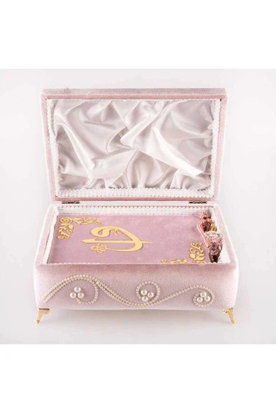 Desenli Kutu Çeyizlik, Seccade + Tesbih + Kuran Hediye Seti (Orta Boy, Kadife, P.Pembe, Elif-Vav) - Resim 3