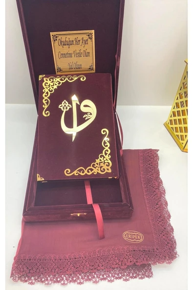 Isimli Kadife Kuran-ı Kerim Orta Boy Kutulu (16X24) (BORDO) Namazörtüsü,ayraç,tesbihseti ürün görseli