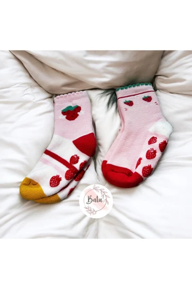 BATU GİYİM Çilek desenli kız bebek ve çocuk havlu kaydırmaz tabanlı çorap seti - 2