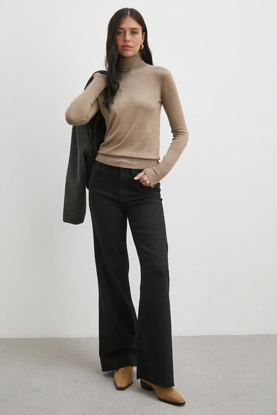 Push Up Kesik Geniş Paça Jean Siyah - Resim 3