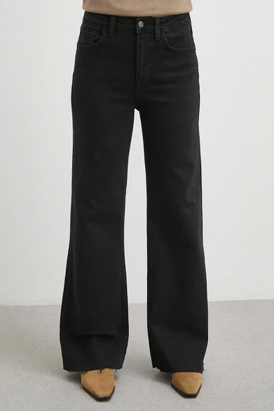 Push Up Kesik Geniş Paça Jean Siyah - Resim 5