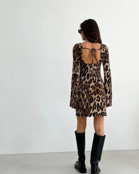 Kadın Uzun Kollu Sırtı Açık Bağlamalı Leopar Desenli Kısa Dalgıç Elbise - Resim 4