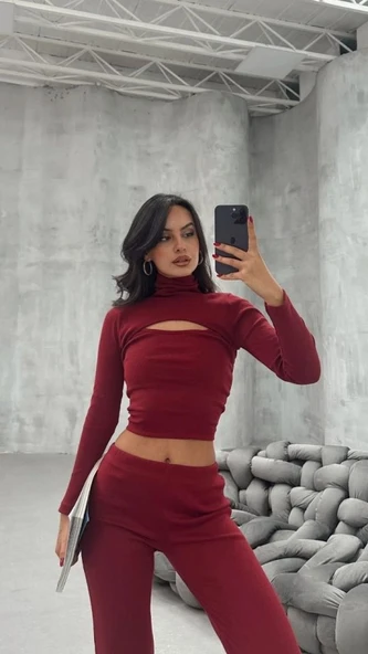 Kadın Uzun Kollu Pencere Detay Göğüs Dekolteli Bluz Ve Bol Paça Pantolon Ikili Takim ürün görseli