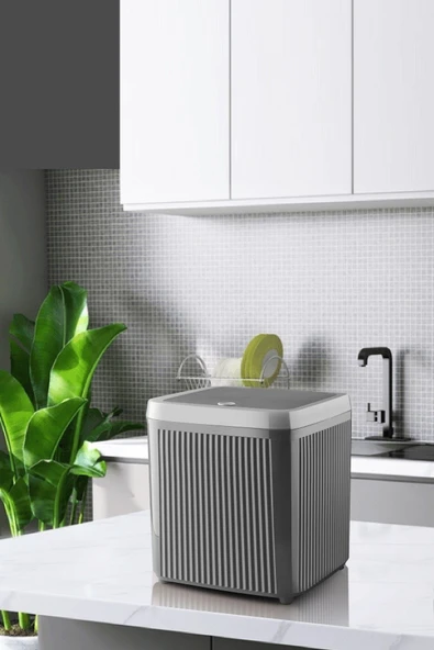 Decorev 5 Litre Gri Click Kapaklı Modern Çizgili Çöp Kovası DC-6798 ürün görseli