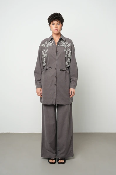 Kadın Taş İşlemeli Belden Bağlamalı Düz Renk Uzun Tesettüre Uygun Ceket - 4