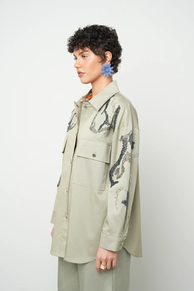 Kadın Çift Cepli Önü Boncuk İşlemeli Düz Renk Gömlek - 2