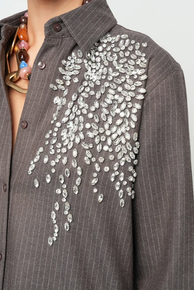 Kadın Taş İşlemeli Çizgili Kahve Oversize Gömlek - 3