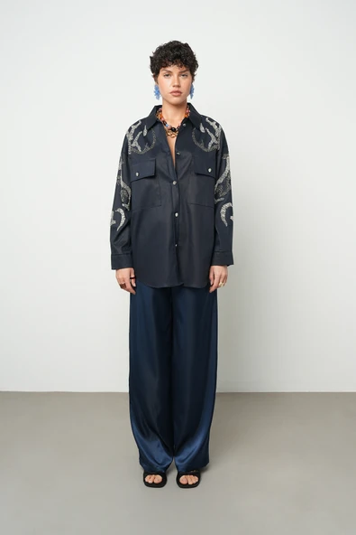 Kadın Çift Cepli Önü Boncuk İşlemeli Düz Renk Gömlek - 9