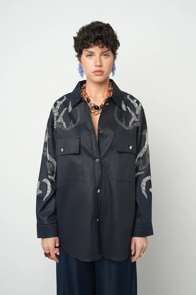 Kadın Çift Cepli Önü Boncuk İşlemeli Düz Renk Gömlek - 6